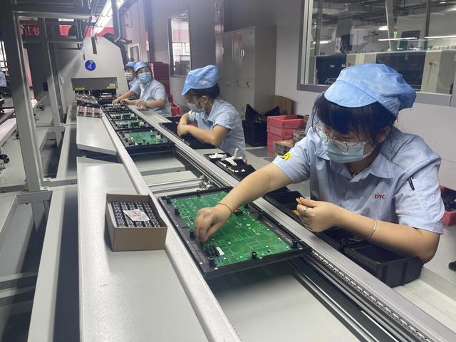 全力以“復”拼經濟丨“青白江造”充電模塊 讓你的愛車充電立等可取